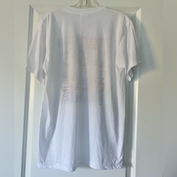 🍓6/$15🍓 Nassau, Bahamas Tshirt - Picture 3 of 3